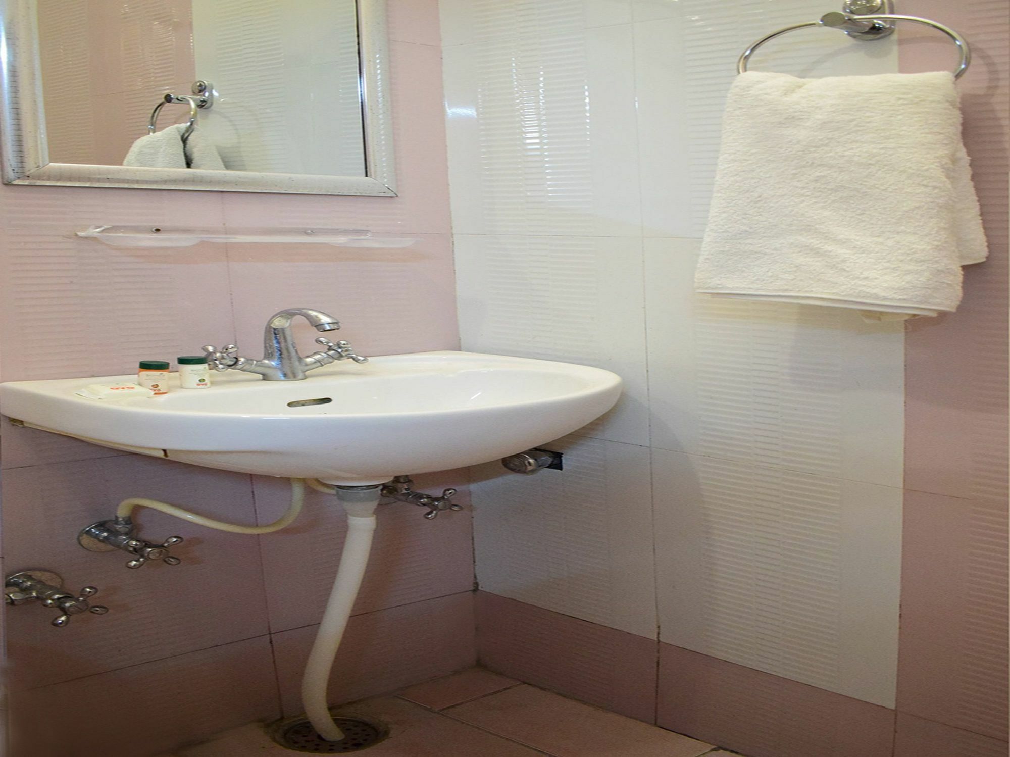 שימלה Hotel O Royal Inn מראה חיצוני תמונה